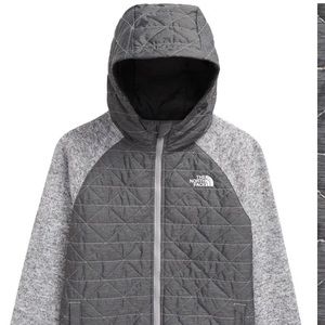 Gently used- Quilted Sweater Fleece Jacket
THE NORTH FACE size 14-16